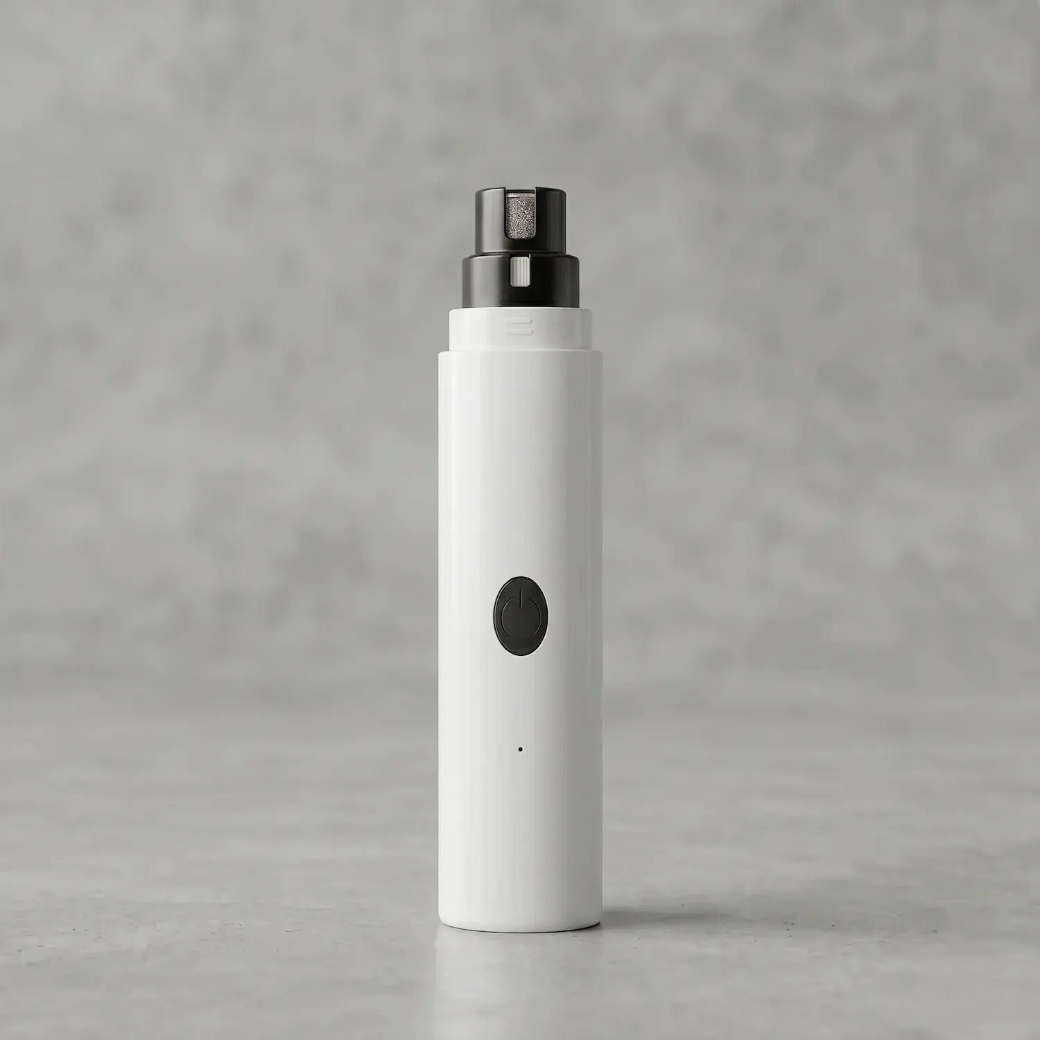 Cortauñas y lima eléctrica inalámbrica para perros y gatos de diseño ergonómico color blanco.